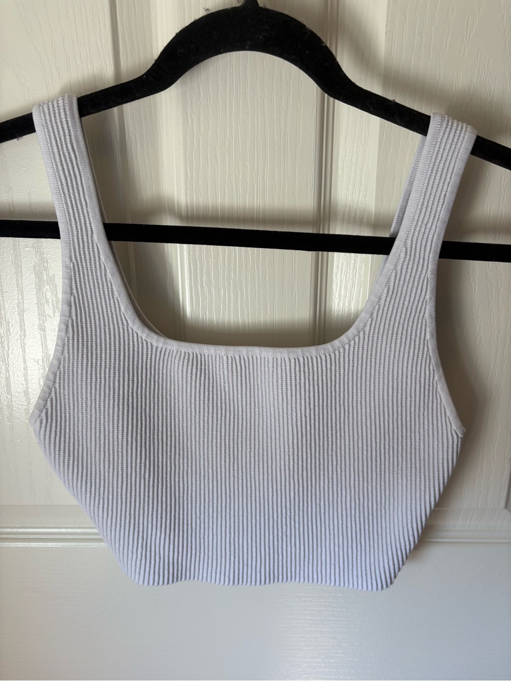 Babaton White Ribbed Scoop Crop Tank